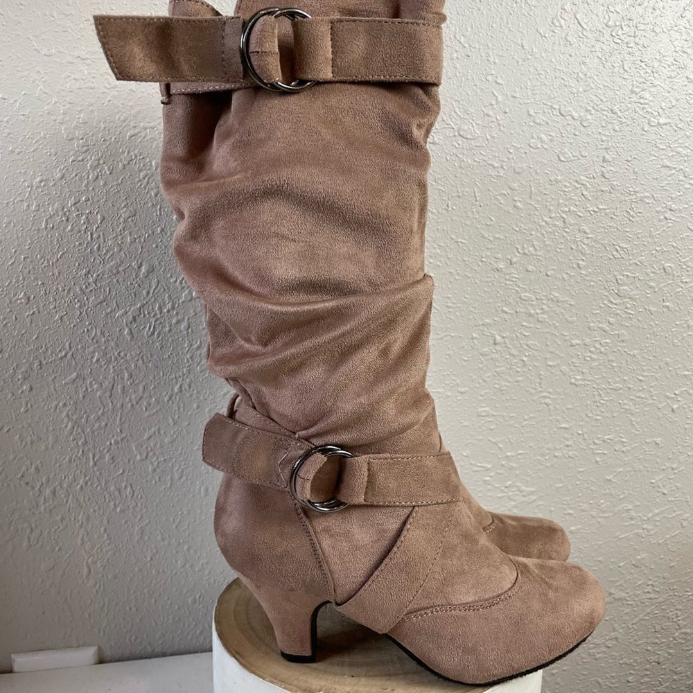 Forever Brown Soft Suede Heeled Boots Size 7.5 EUC - Picture 2 of 7